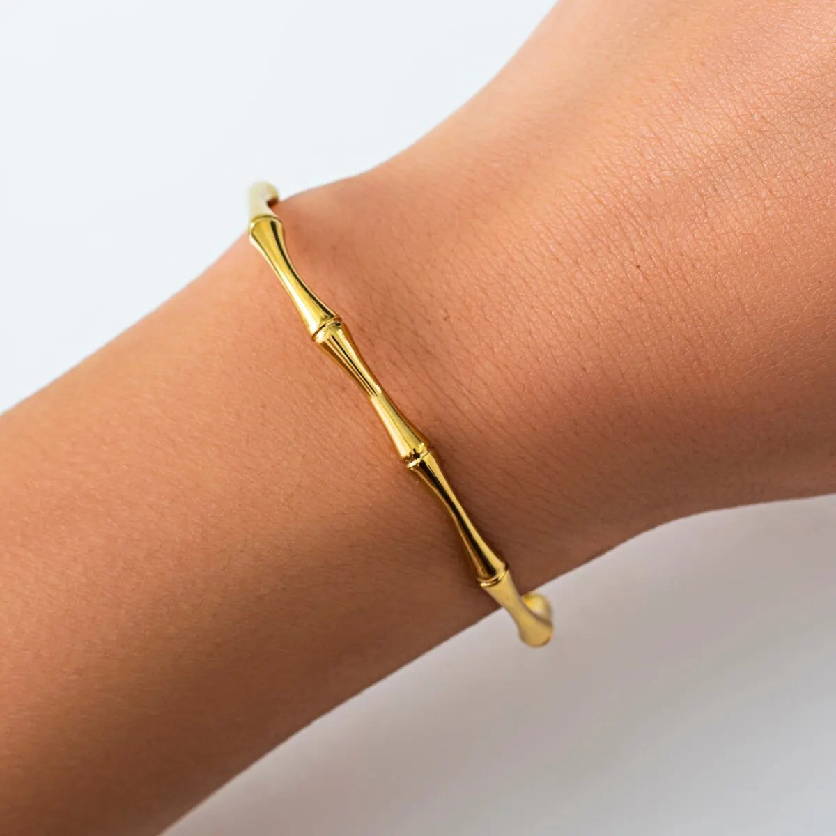 Navara Minimalistic Thin Bracelet