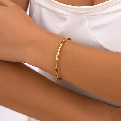 Navara Minimalistic Thin Bracelet